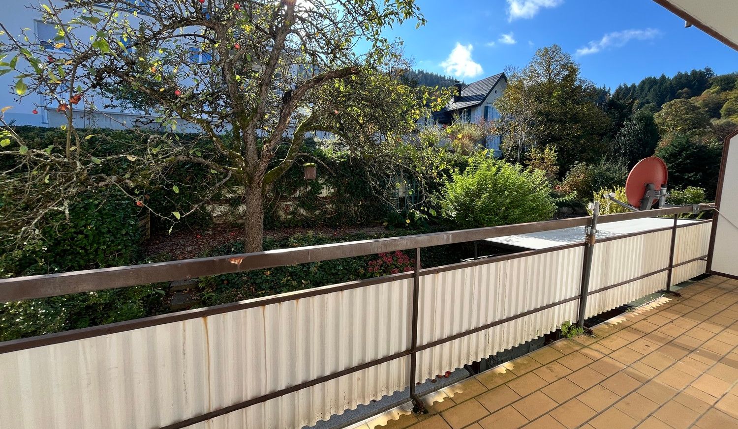 Rückwärtiger Balkon mit Süd - Ostausrichtung