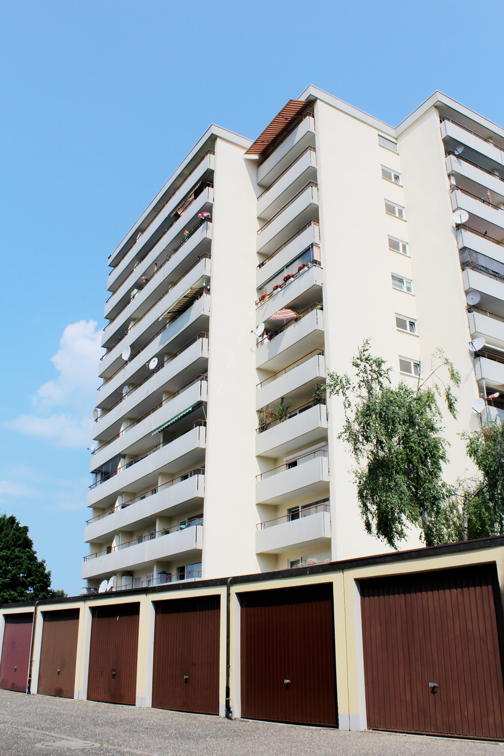 Geräumige 2-Zi. Etagenwohnung mit großem Balkon und herrlicher Aussicht