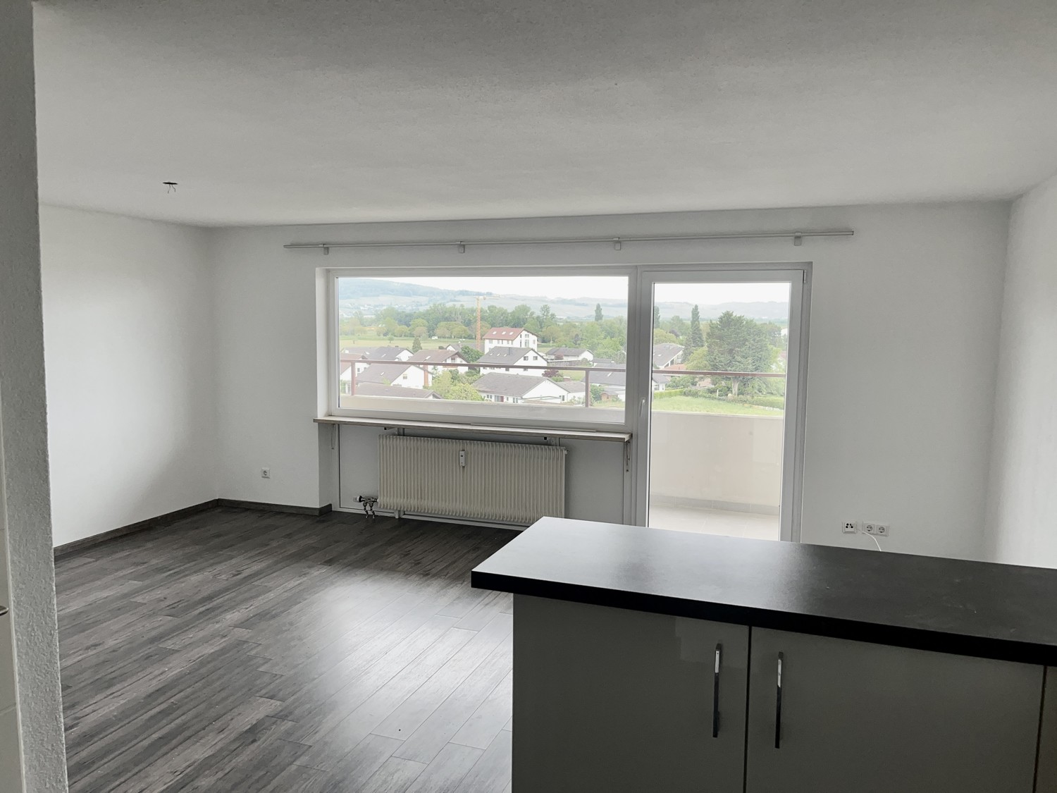 Geräumige 2-Zi. Etagenwohnung mit großem Balkon und herrlicher Aussicht