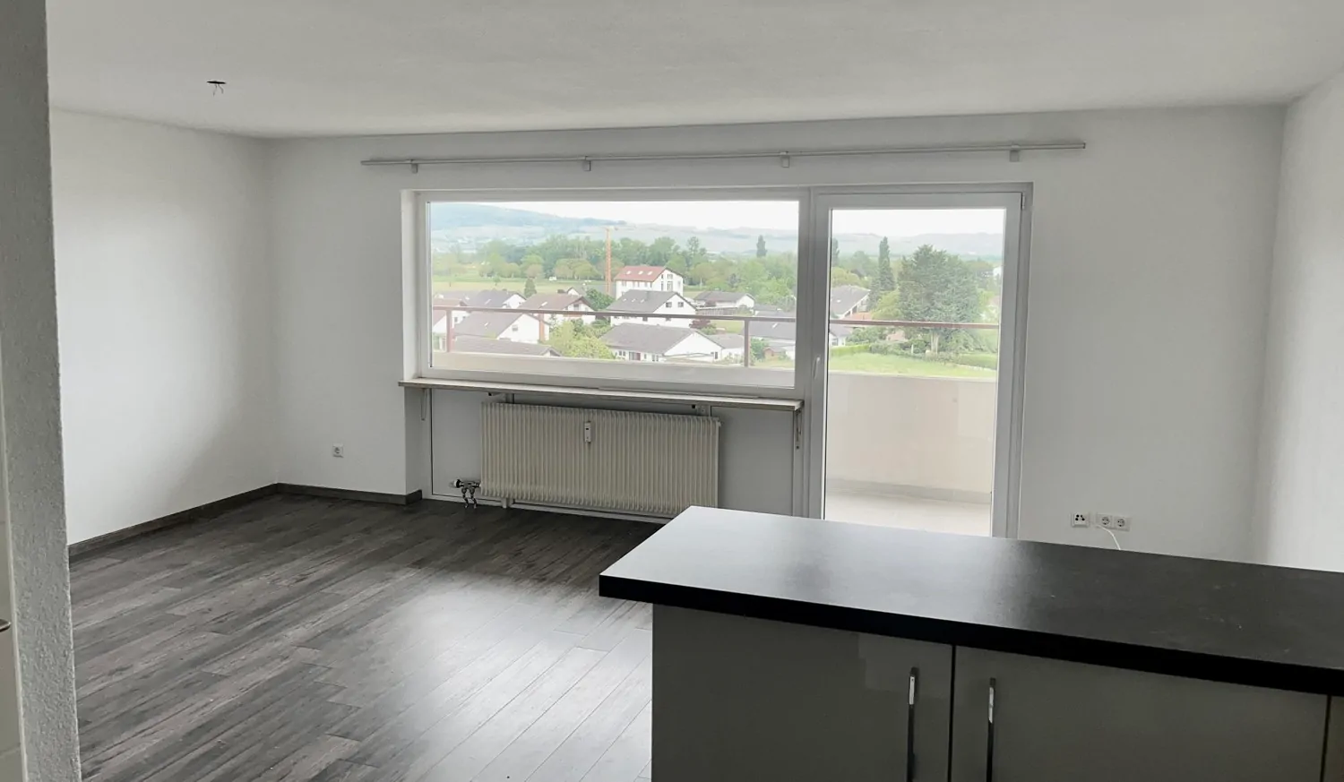 Geräumige 2-Zi. Etagenwohnung mit großem Balkon und herrlicher Aussicht