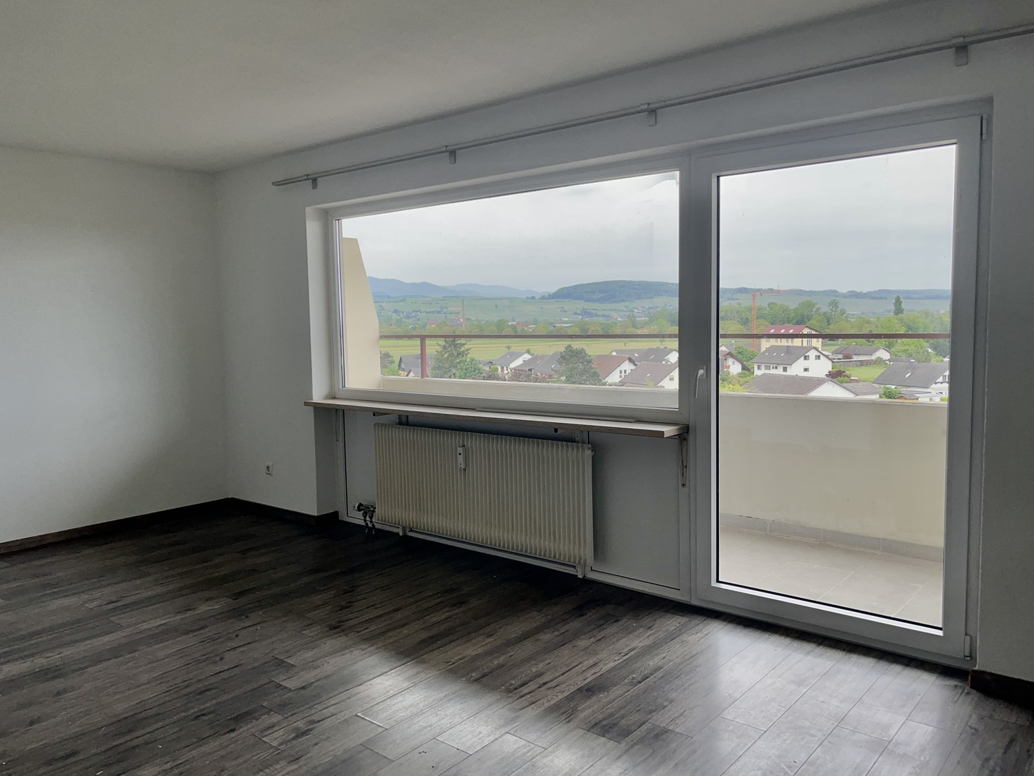 Wohnraum mit Zugang zur Terrasse
