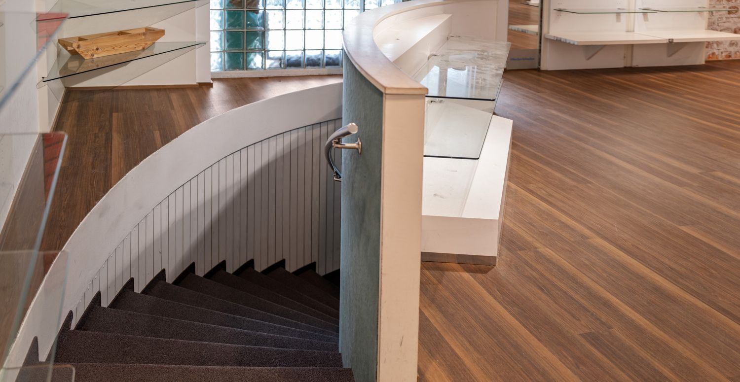 Treppe zum Lager im UG