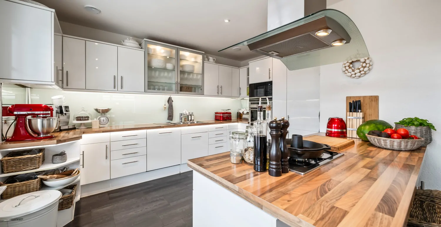 Moderne EBK mit Gaskochfeld