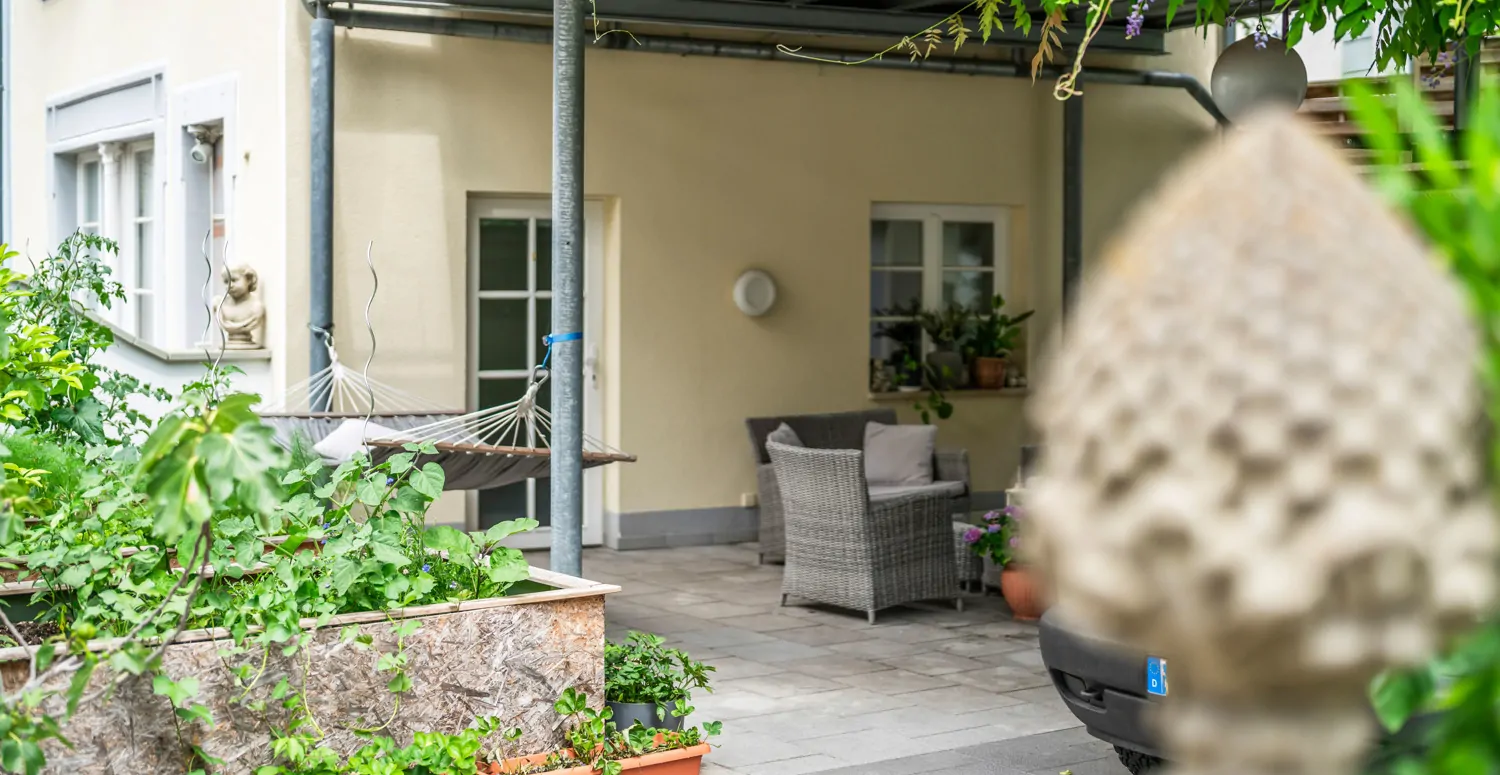 Eine weitere großzügige Terrasse EG