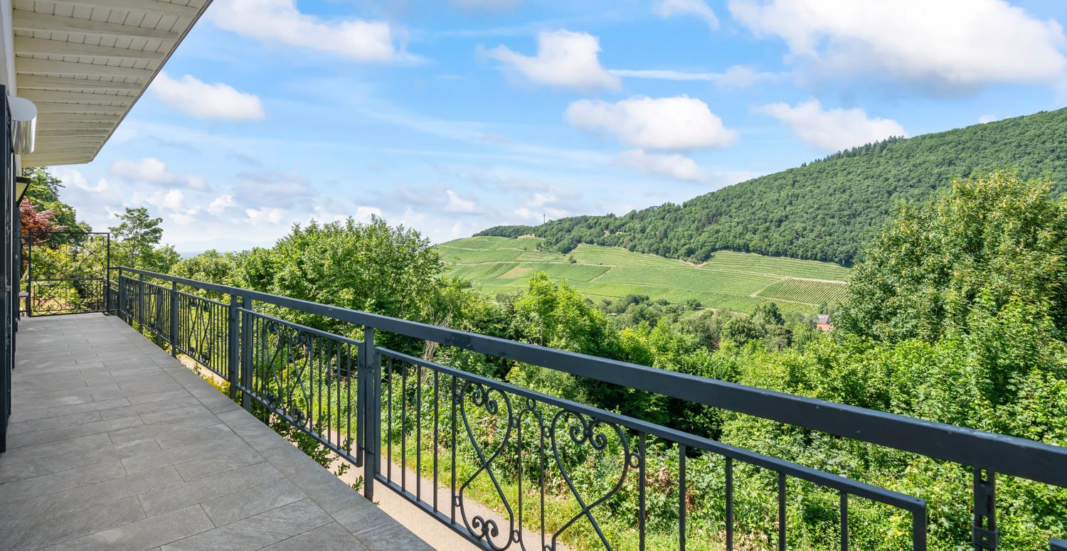 Überdachter Balkon
