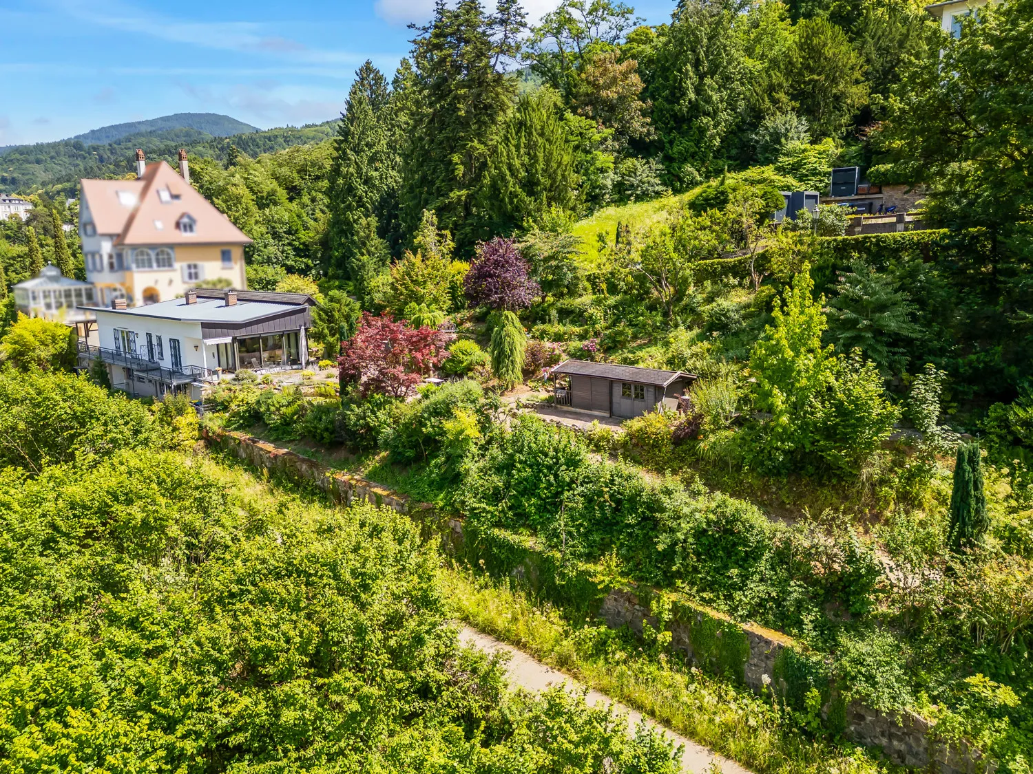 Grundstück mit über 2.200 m²