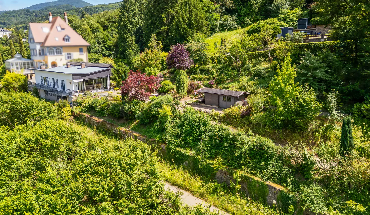 Grundstück mit über 2.200 m²