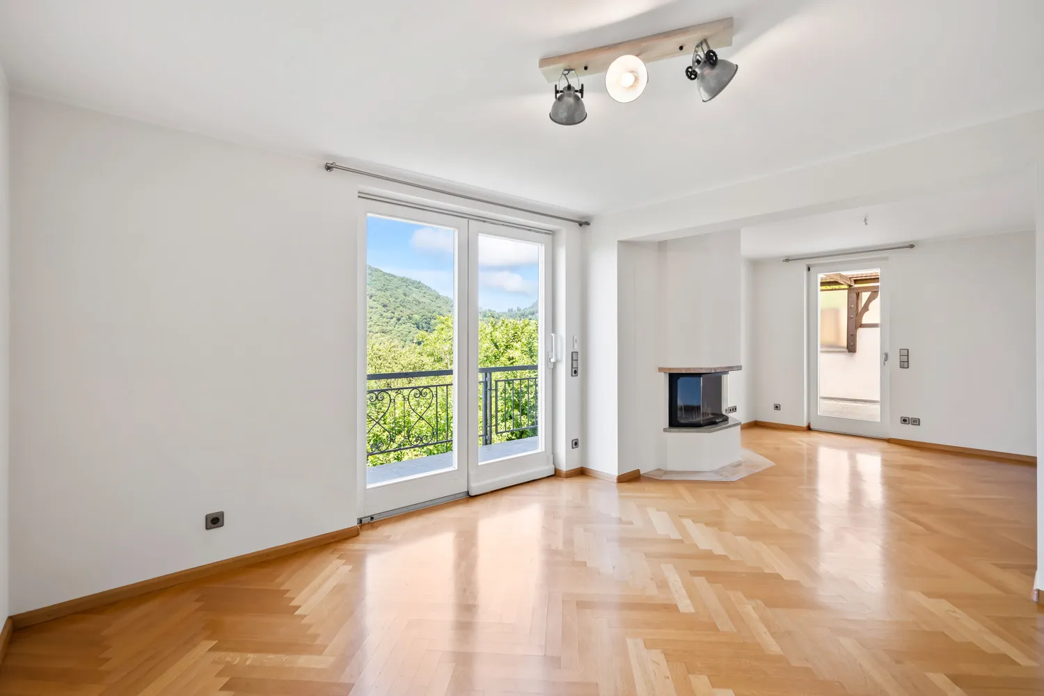 Wohnzimmer mit Kamin