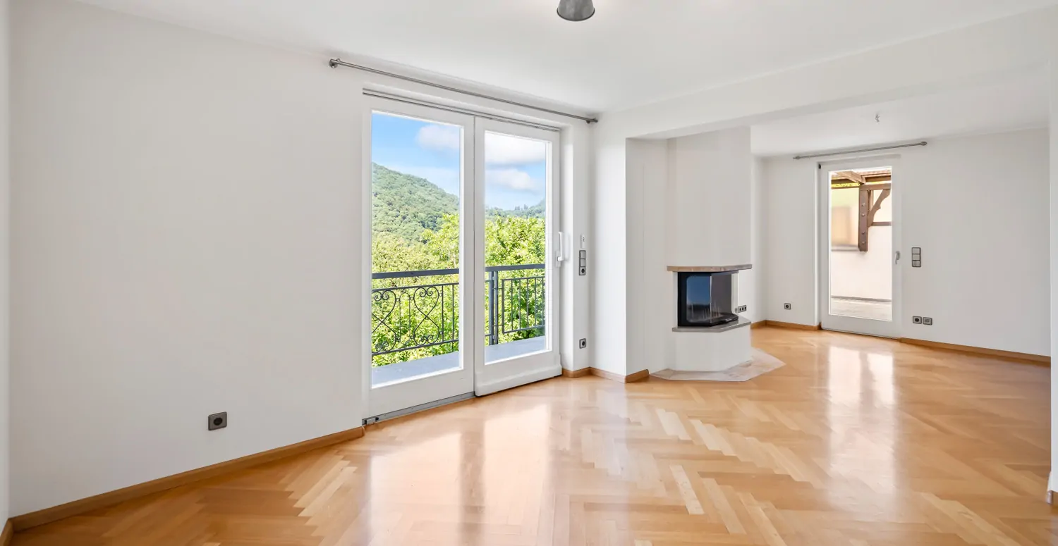 Wohnzimmer mit Kamin