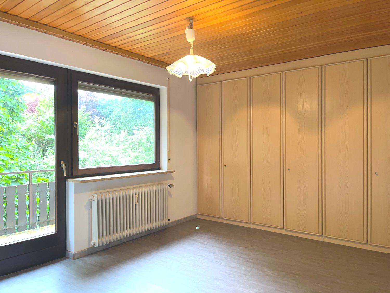 Schlafzimmer mit Balkon