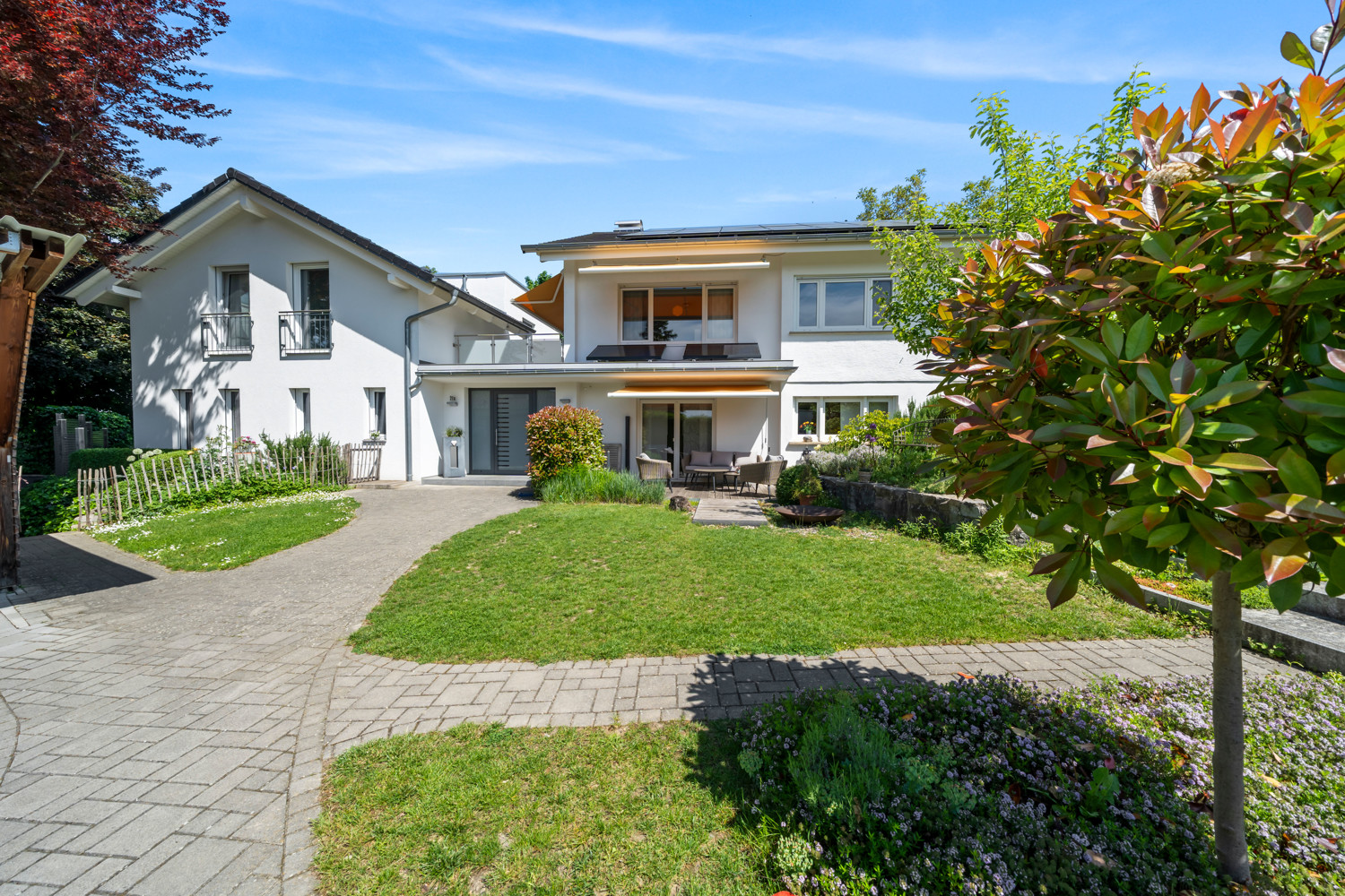 EXKLUSIV UND VARIABEL!  Wunderschönes Anwesen mit zwei Einfamilienhäusern und großem Grundstück in bester Wohnlage!