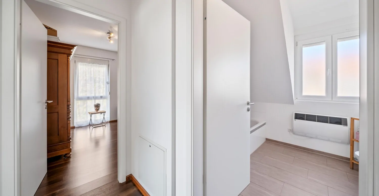 Flur zum Schlafzimmer und Bad im DG