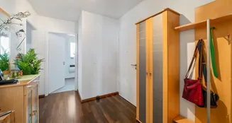 von_poll_real_estate_property_25429160_image_0