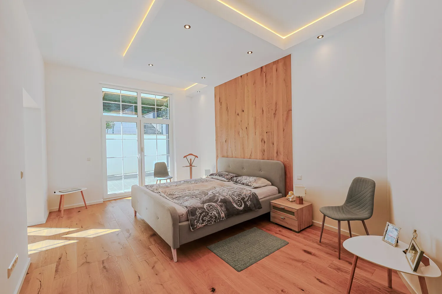 Großes Schlafzimmer im EG