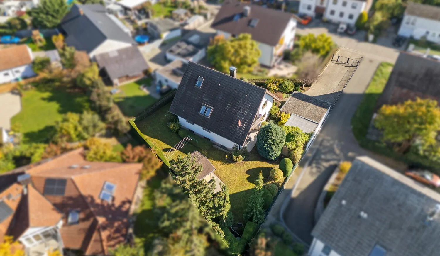 Einfamilienhaus sehr gut geschnitten in ruhiger, zentraler Oberstadt-Wohnlage mit großzügigem Grundstück