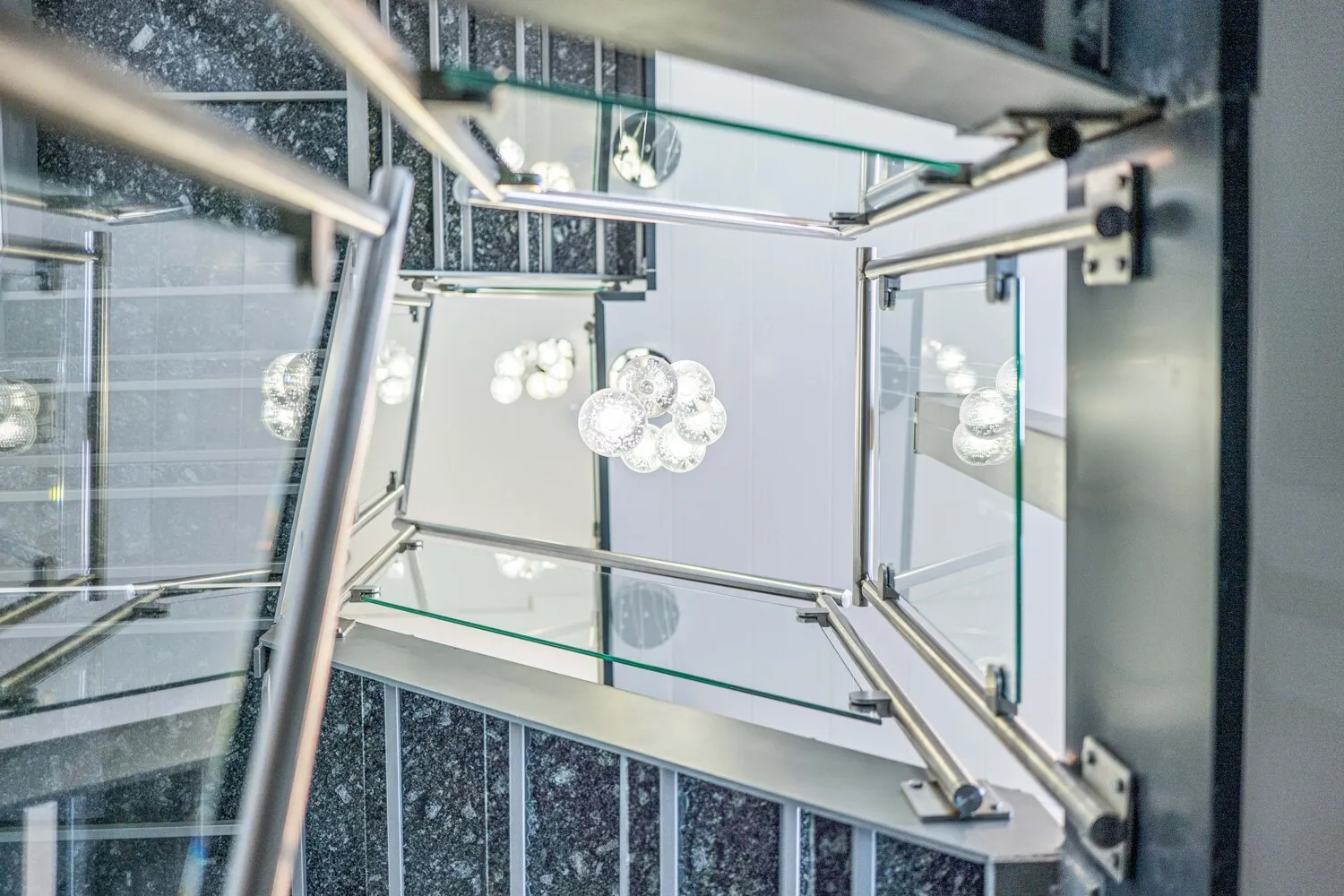 2015 neu gestaltetes Treppenhaus