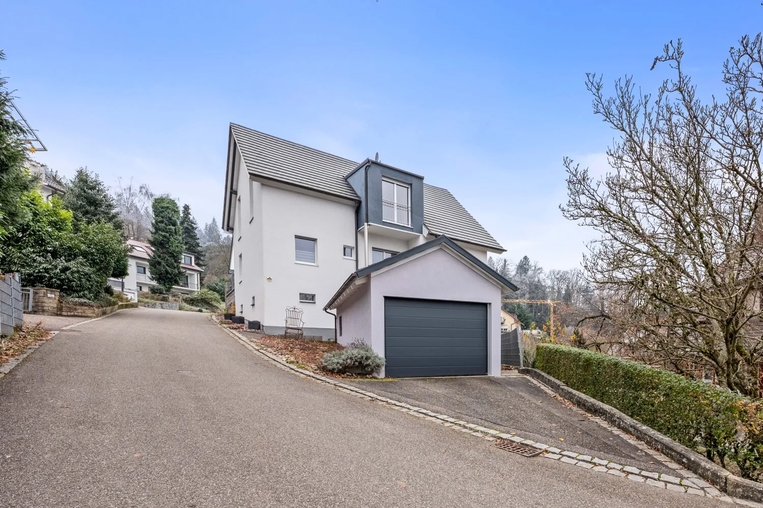 Wohnhaus mit Einliegerwohnung