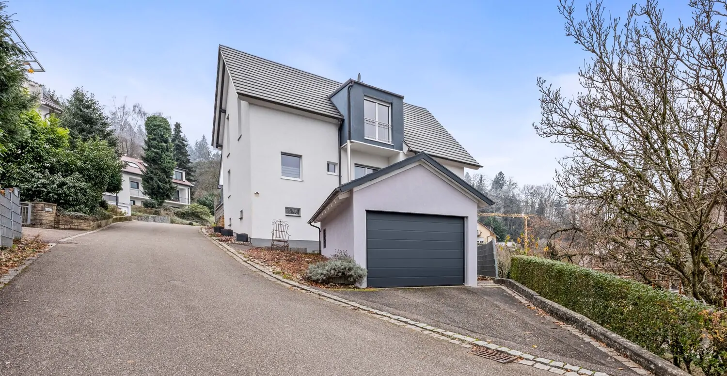 Wohnhaus mit Einliegerwohnung