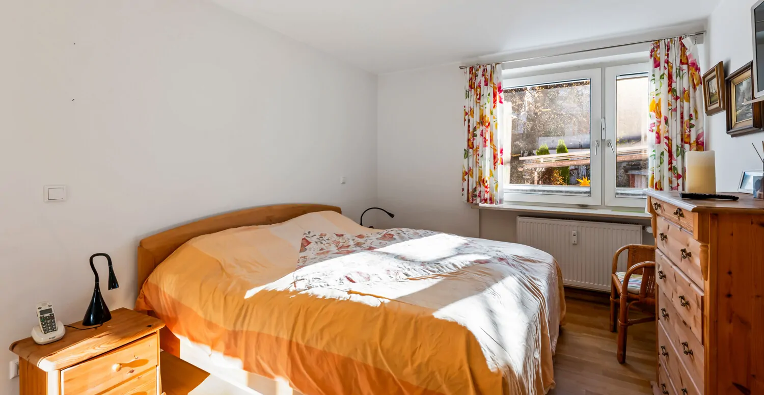 Schlafzimmer zum Garten