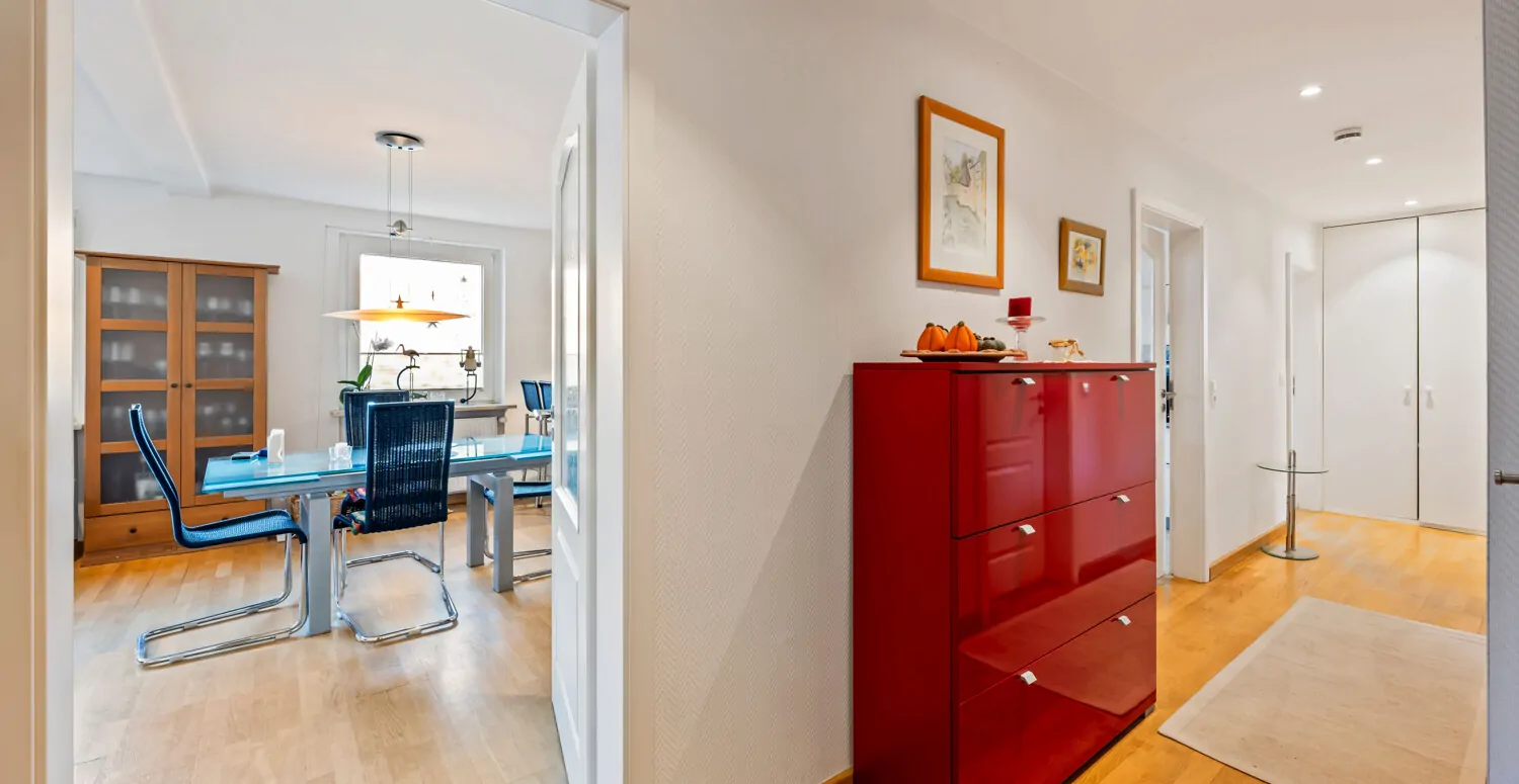 Flur mit Zugang zu allen Zimmern