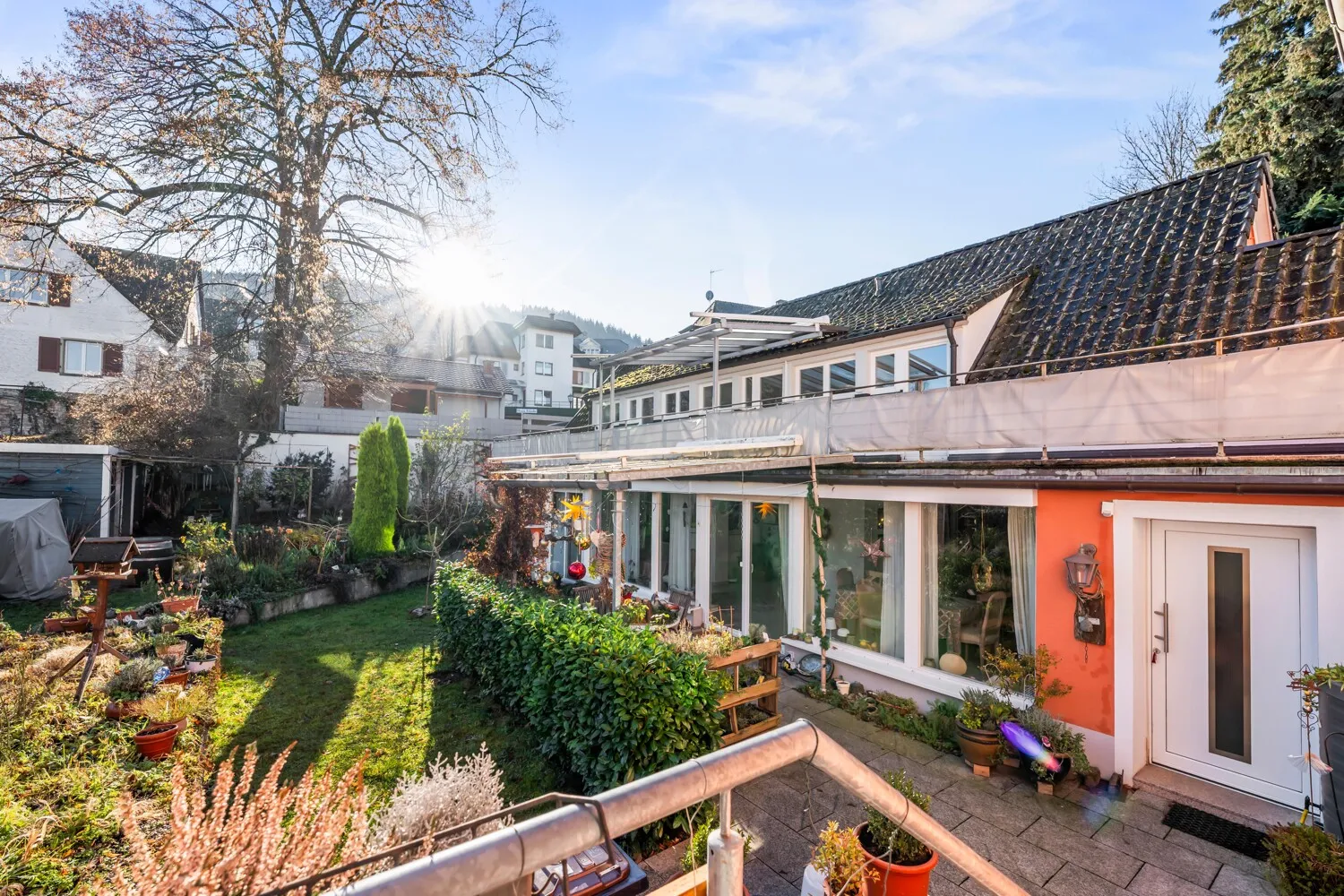 Terrasse mit Glasdach - rückwärtiger Eingang zur Wohnung