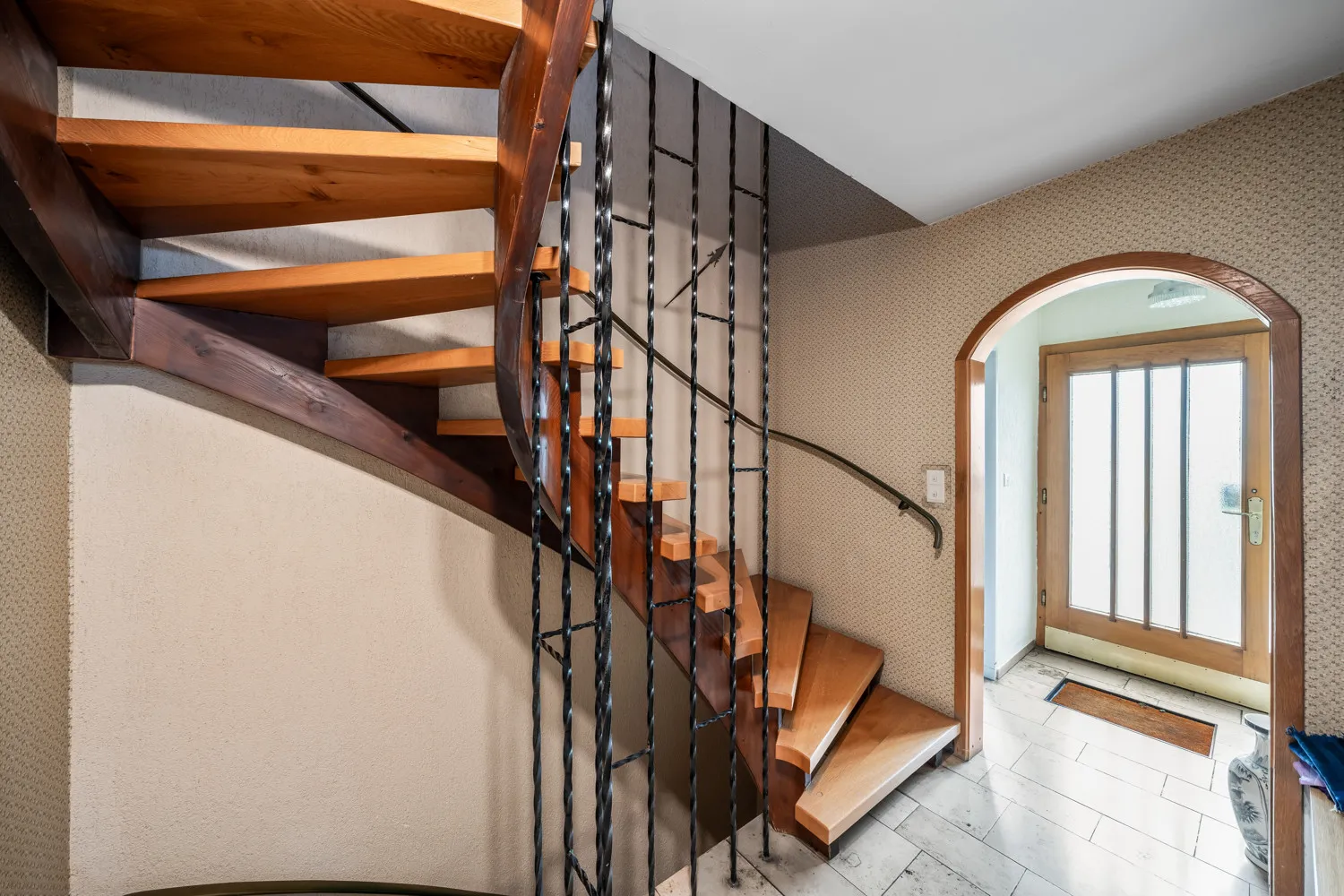 Eingang und Trepp ins OG