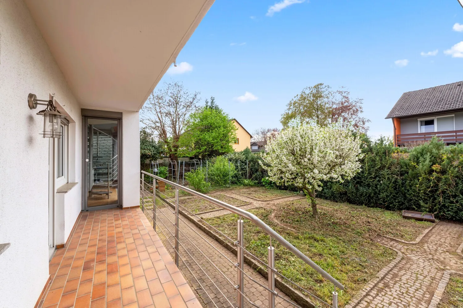 Großer Balkon im EG zum Garten