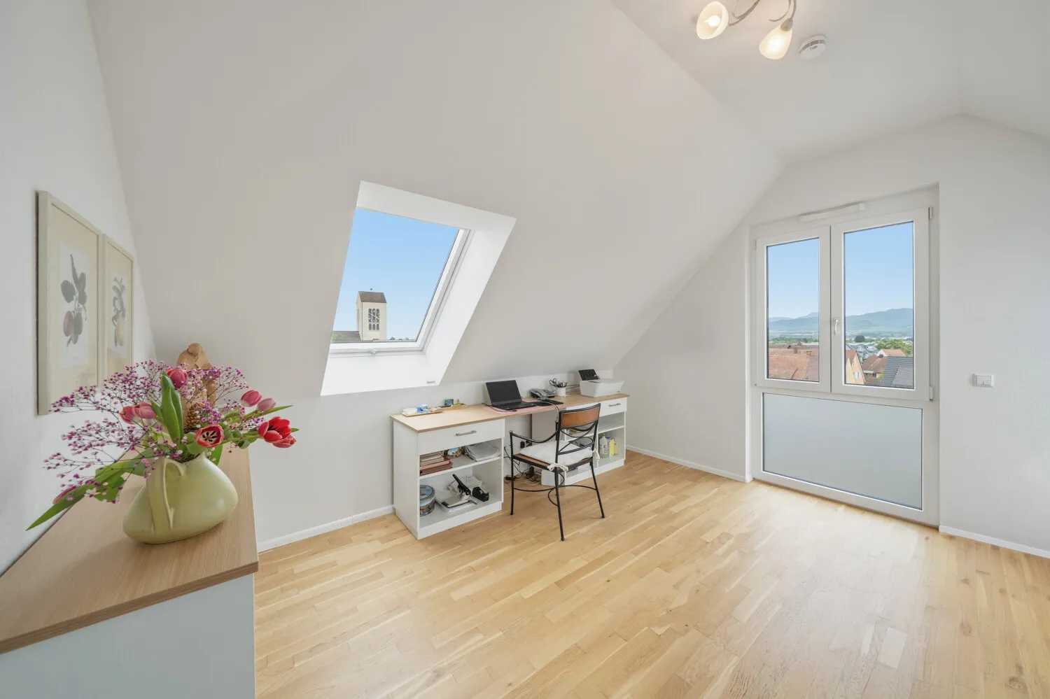 STUDIO im DG 2, vielfältig nutzbar (Büro, Hobbyraum, Gäste-/Kinderzimmer)
