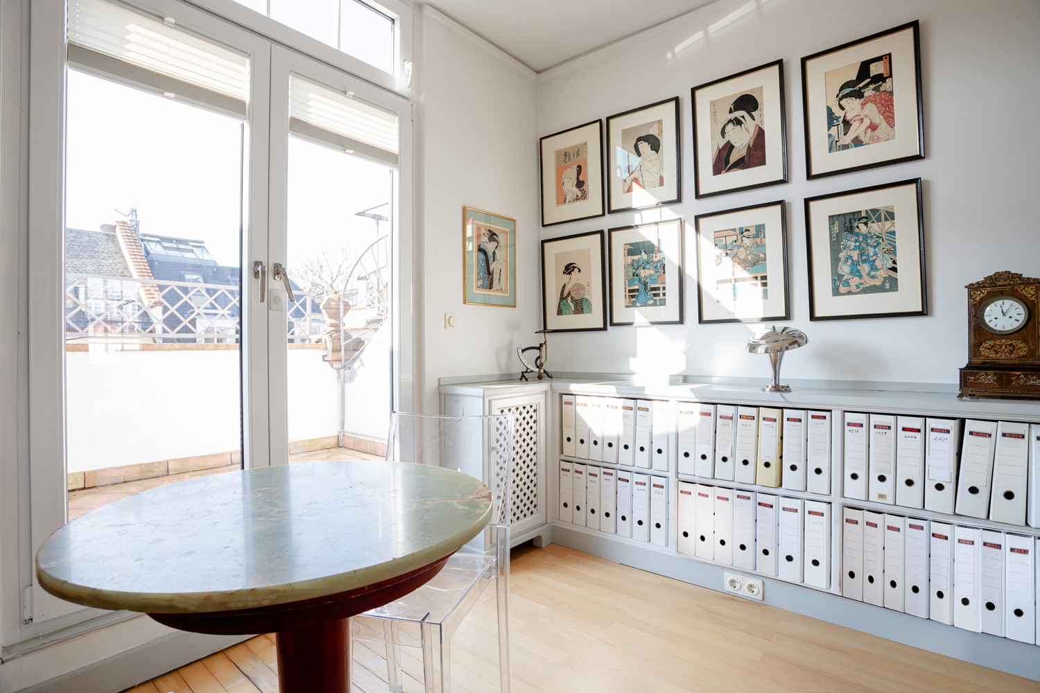 Zimmer mit Zugang zum Balkon 4. OG
