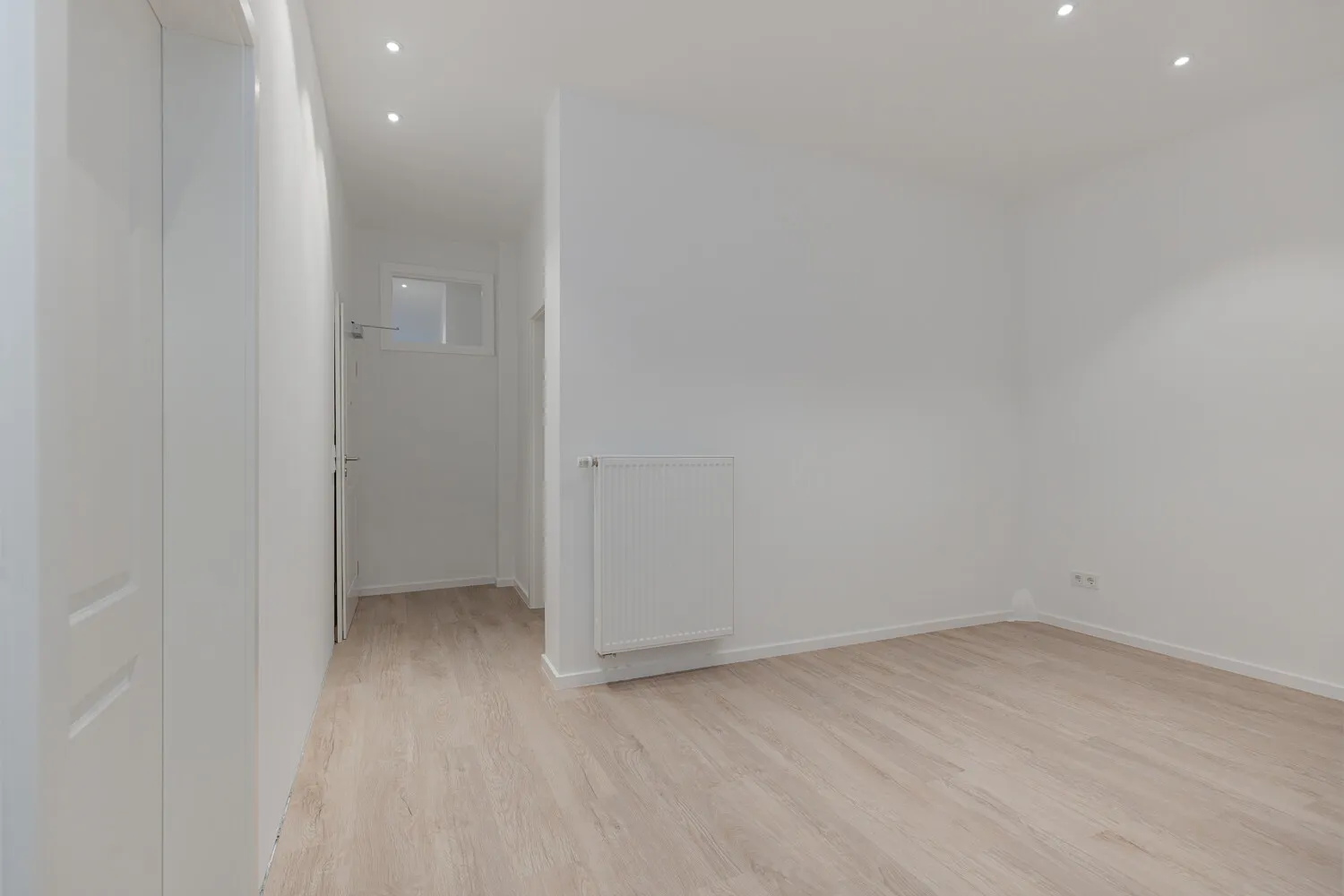 Entrée mit Garderobe