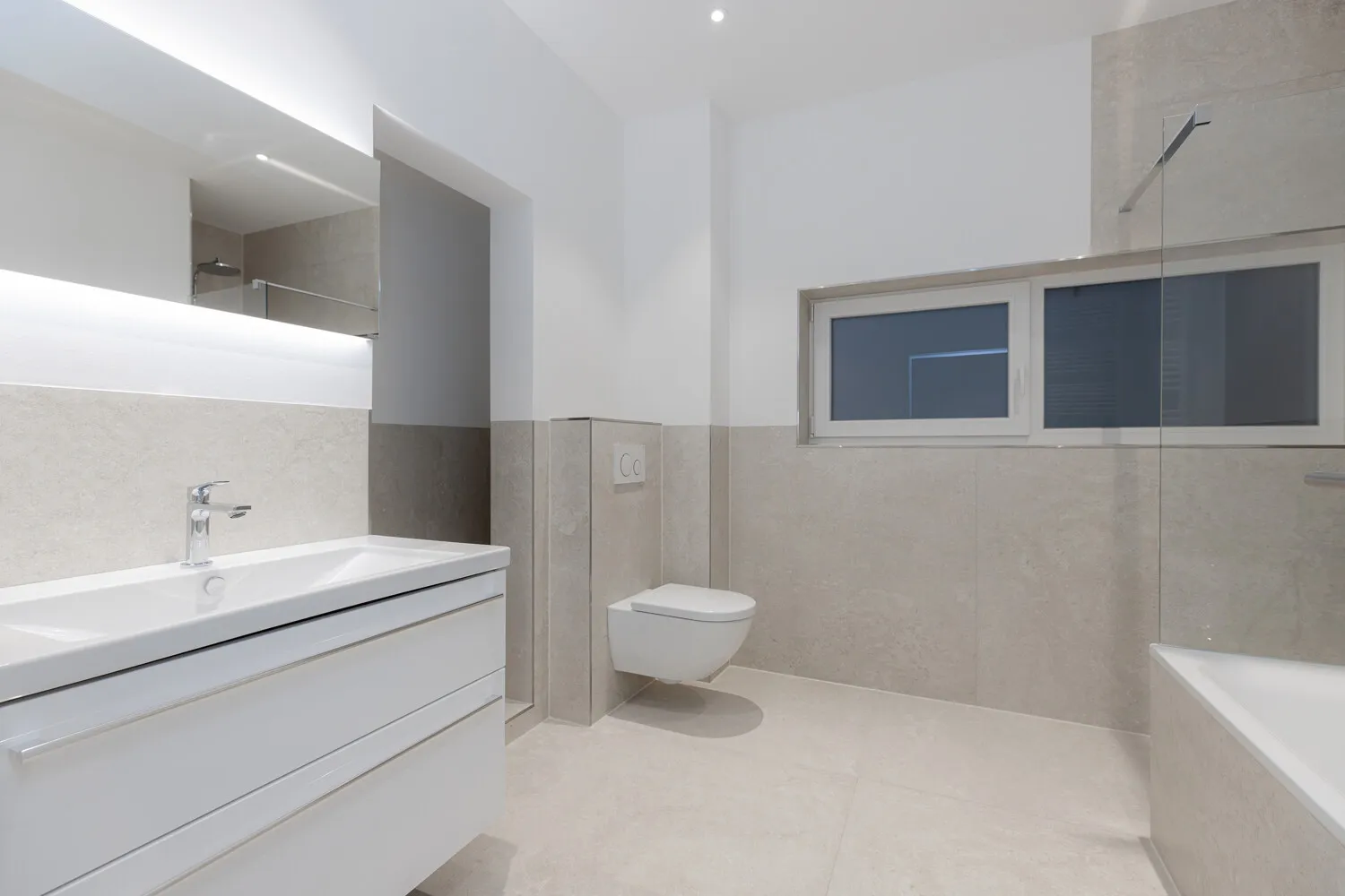 Badezimmer Ansicht I