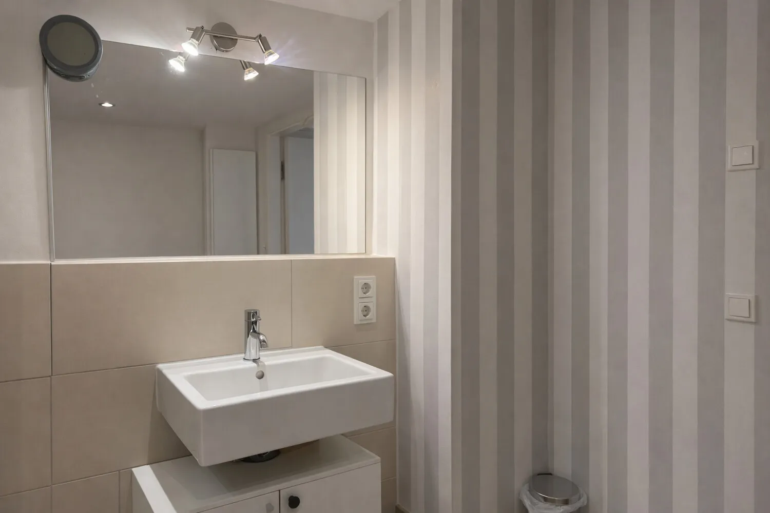 Badezimmer Ansicht I