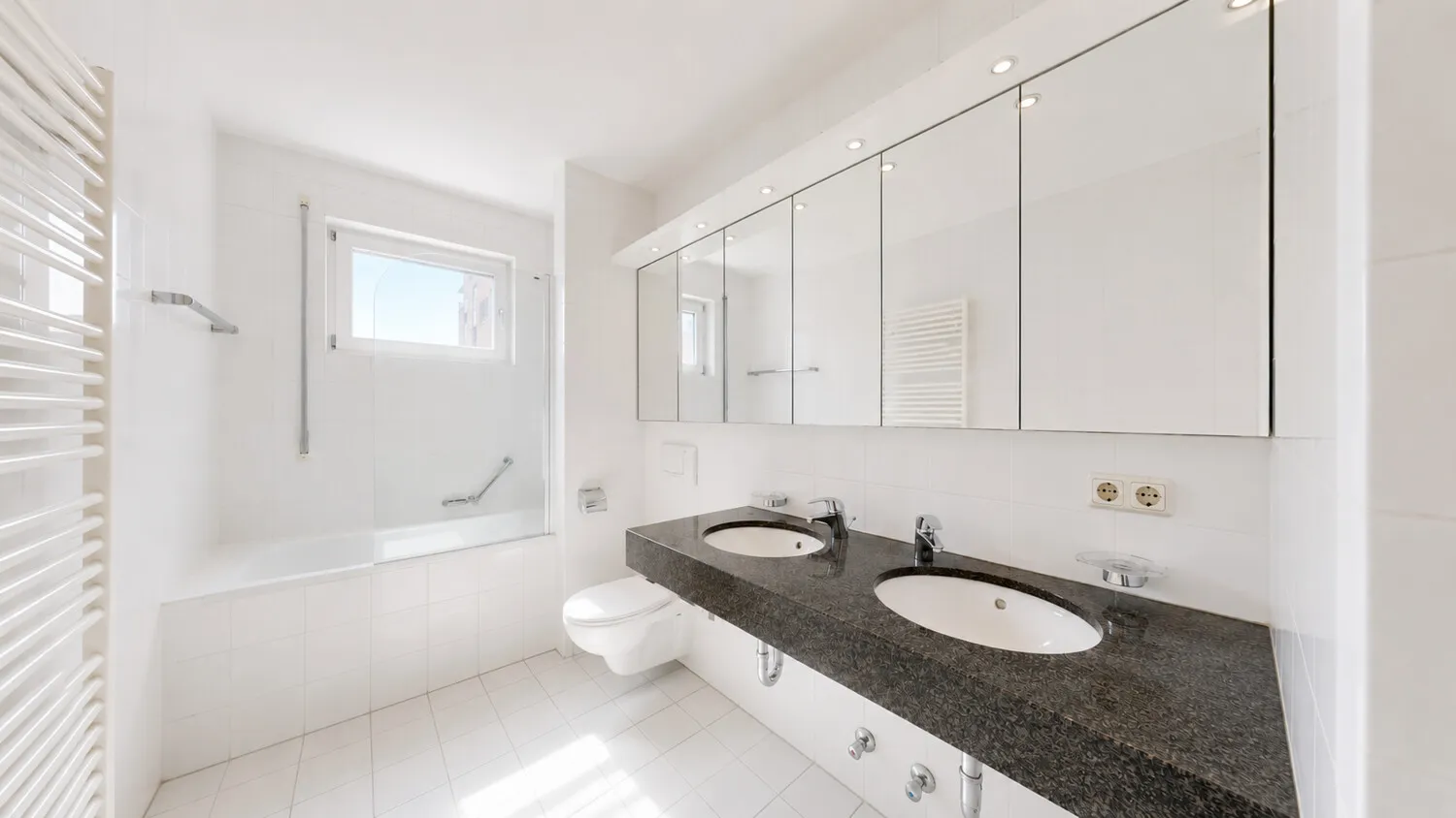 Badezimmer Ansicht I