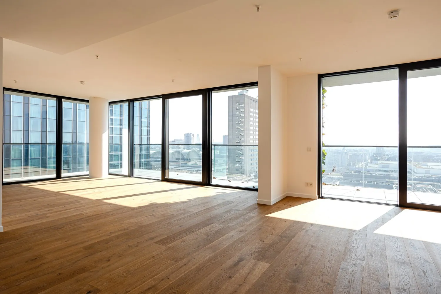 EDEN First occupancy! Spectacular five-room apartment with a magnificent skyline view