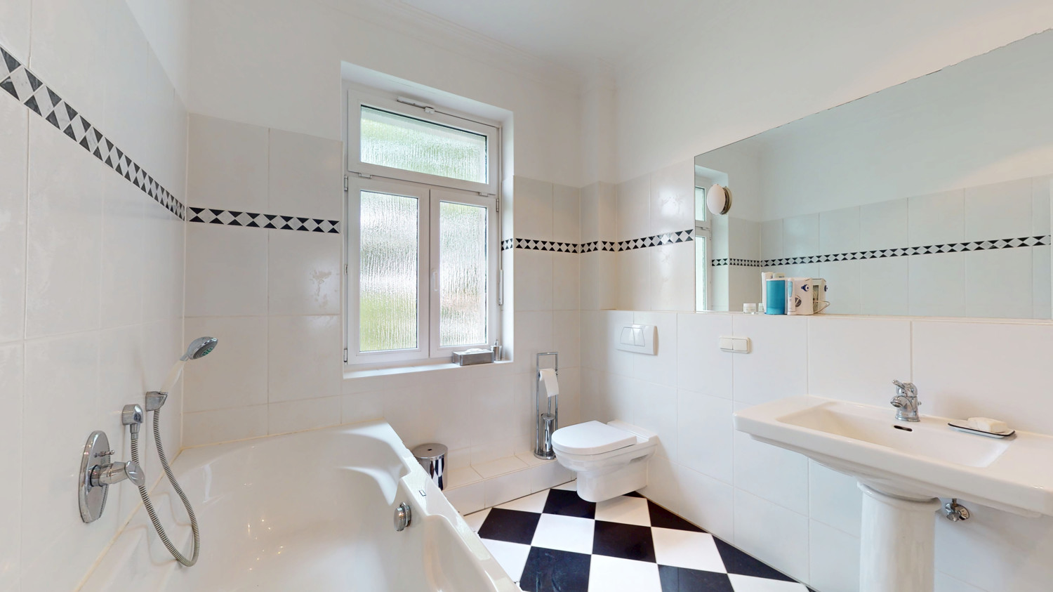 Badezimmer Ansicht I