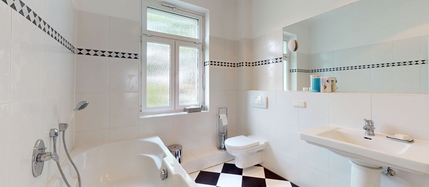 Badezimmer Ansicht I