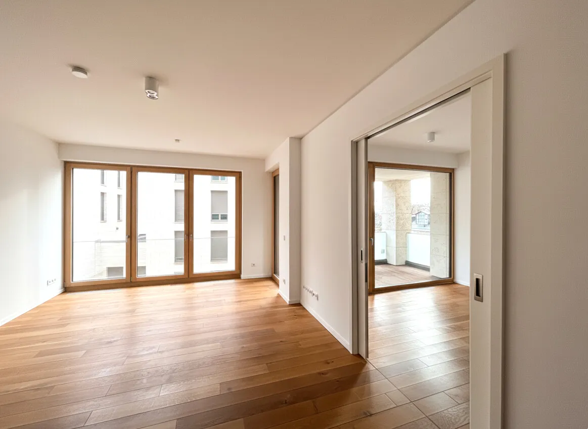 Modern two-room apartment with loggia and underground parking space in Maintor