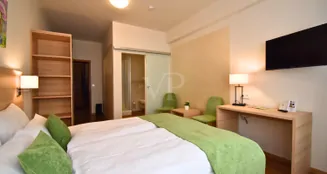 von_poll_real_estate_property_24432015_image_8