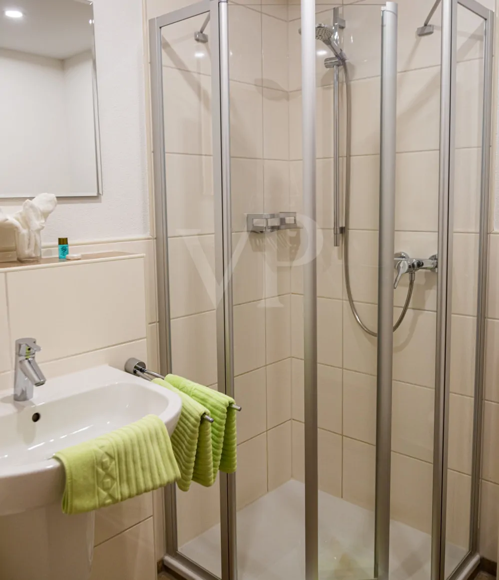 Dusche Zimmer 1