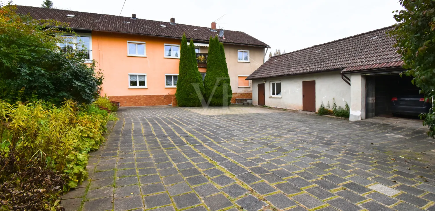 Haus und Garage – Vorderansicht