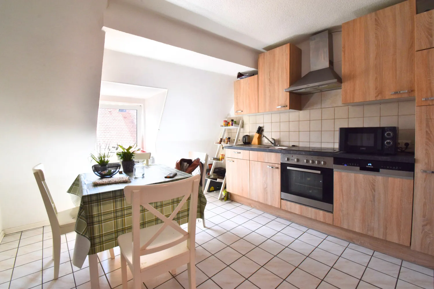 DG: Offener Küchen-Essbereich