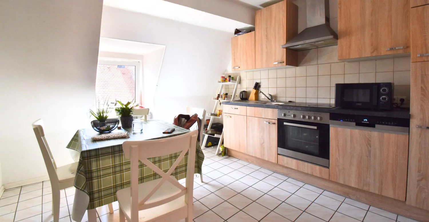 DG: Offener Küchen-Essbereich