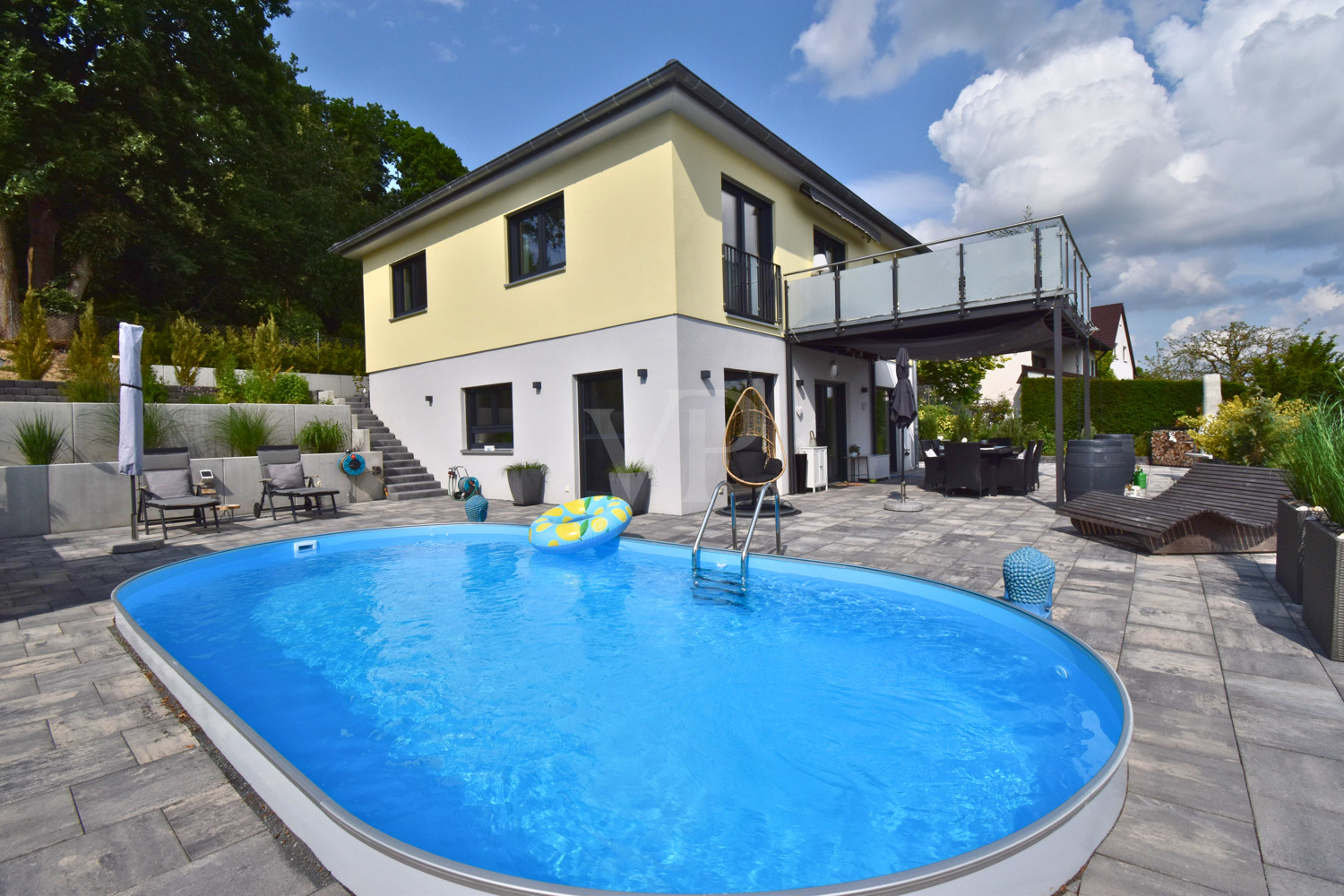 Terrasse mit Pool