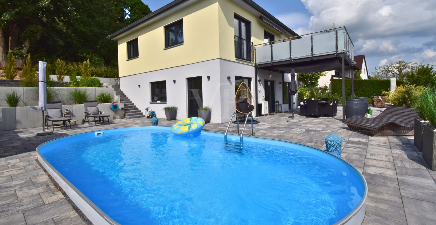 Terrasse mit Pool