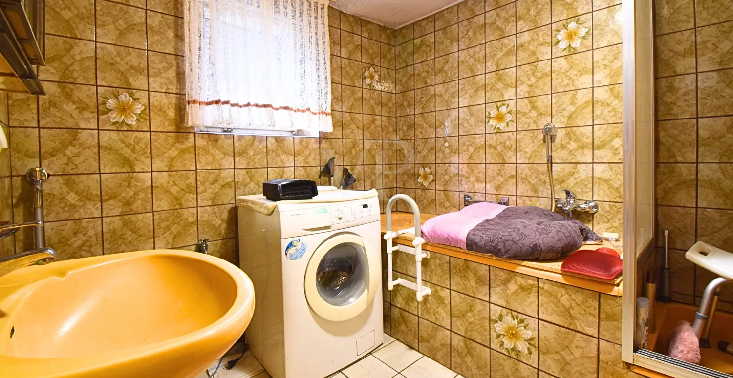 Erdgeschoss: Badezimmer