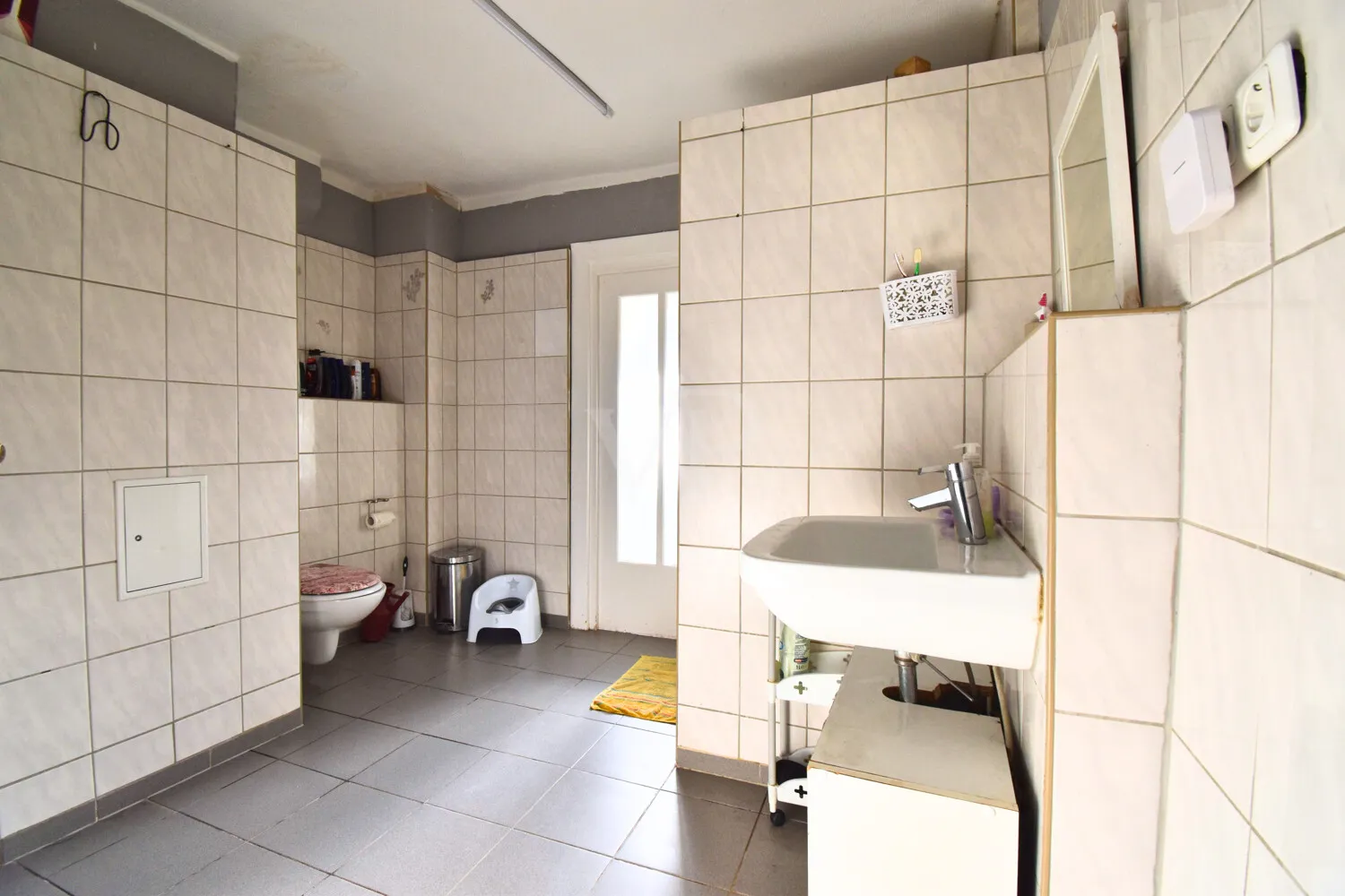 Erdgeschoss: Badezimmer