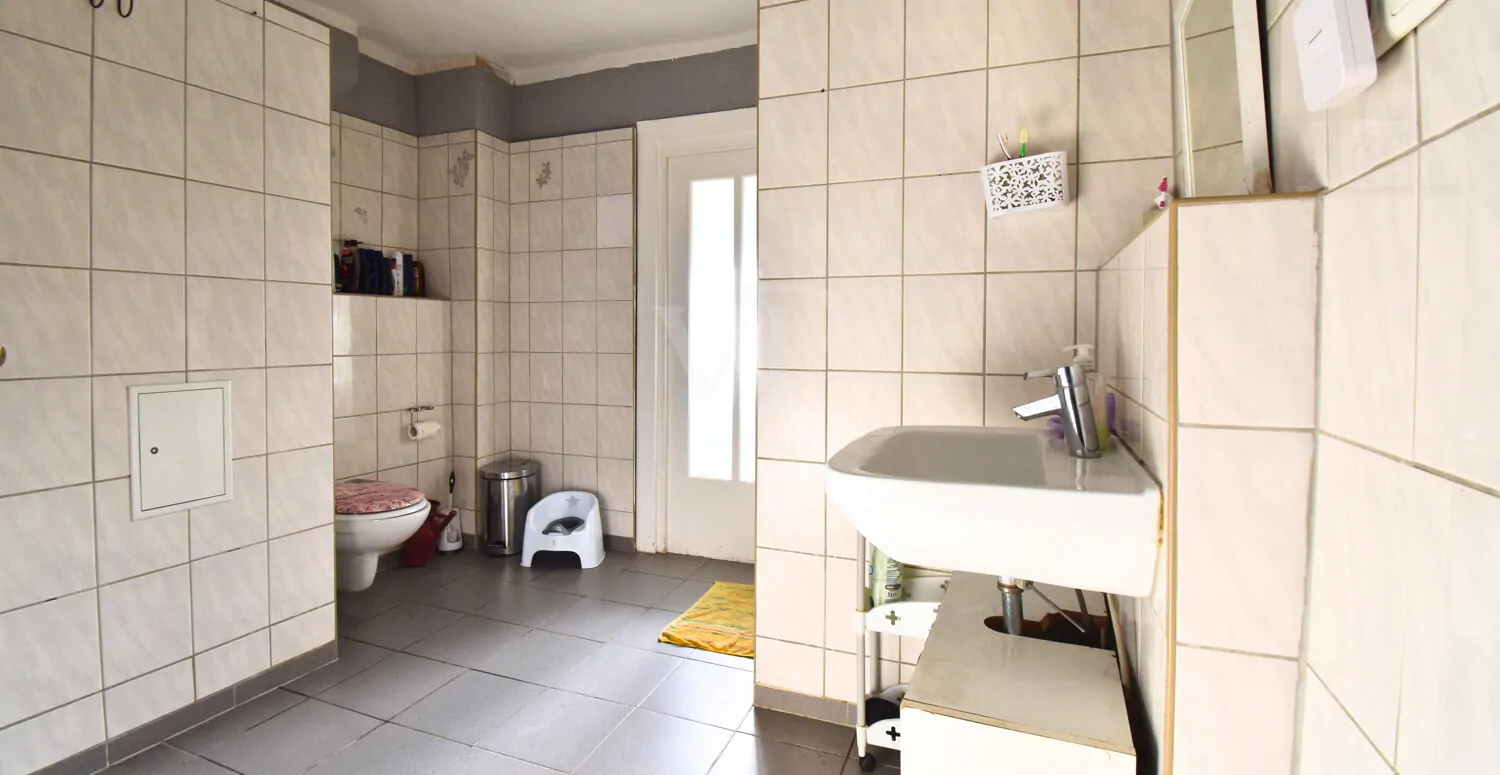 Erdgeschoss: Badezimmer