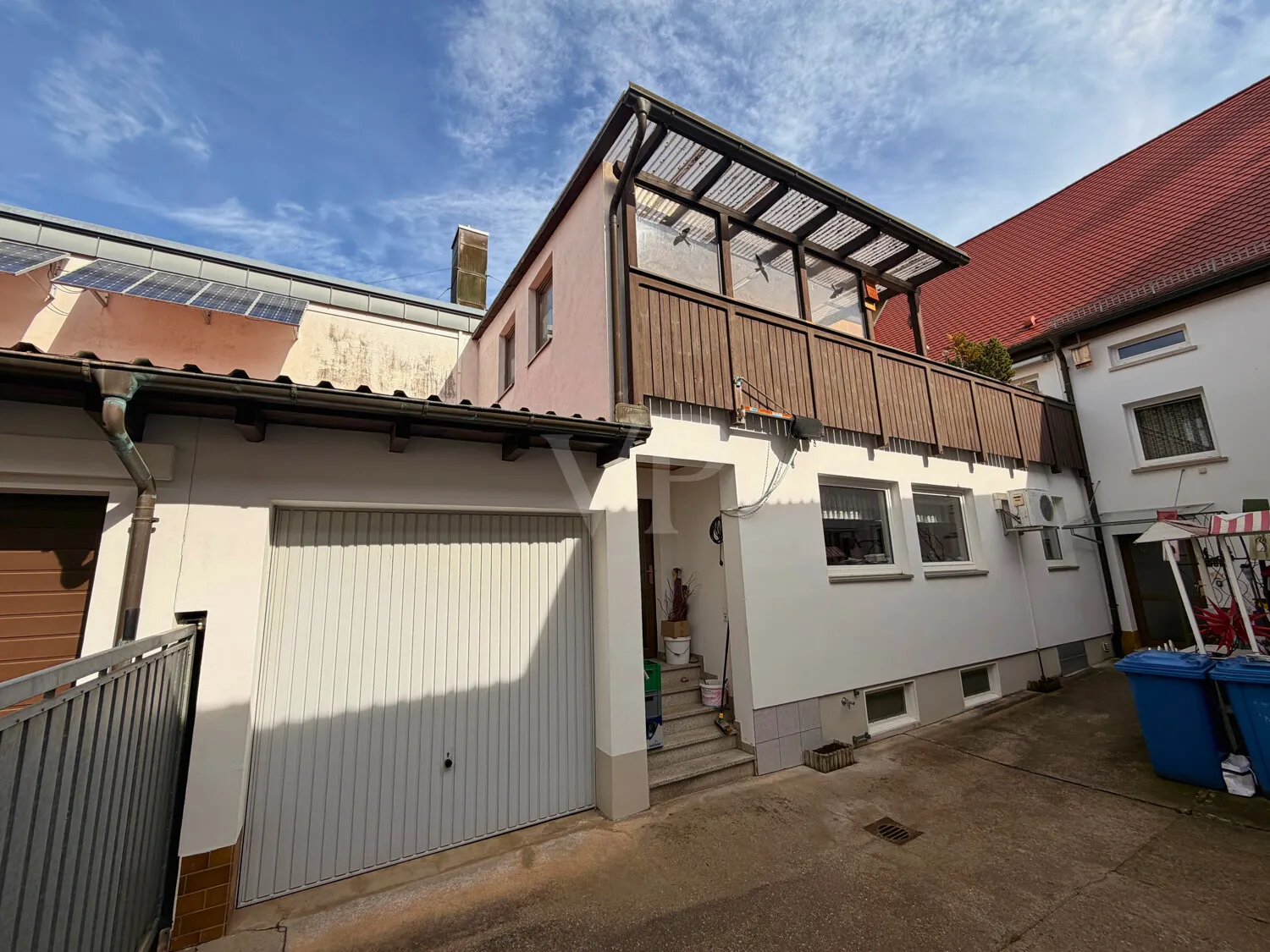 Garage mit Innenhof