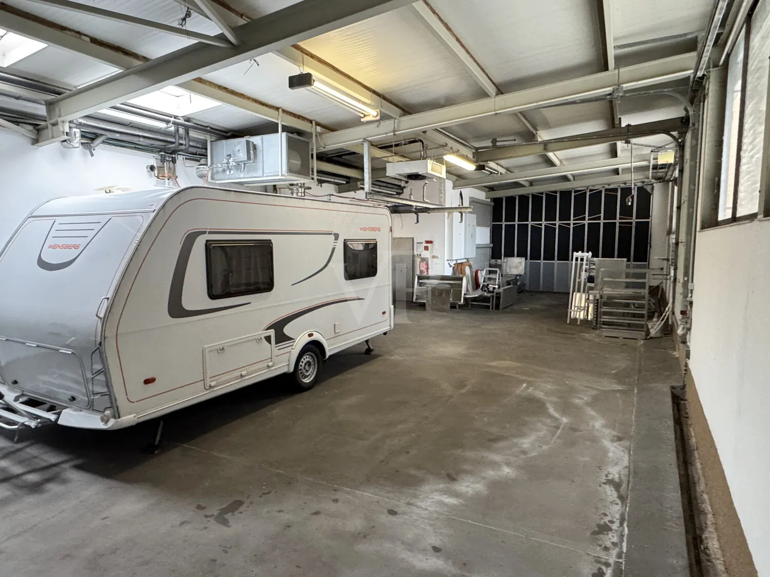 Lager- bzw. Fahrzeughalle