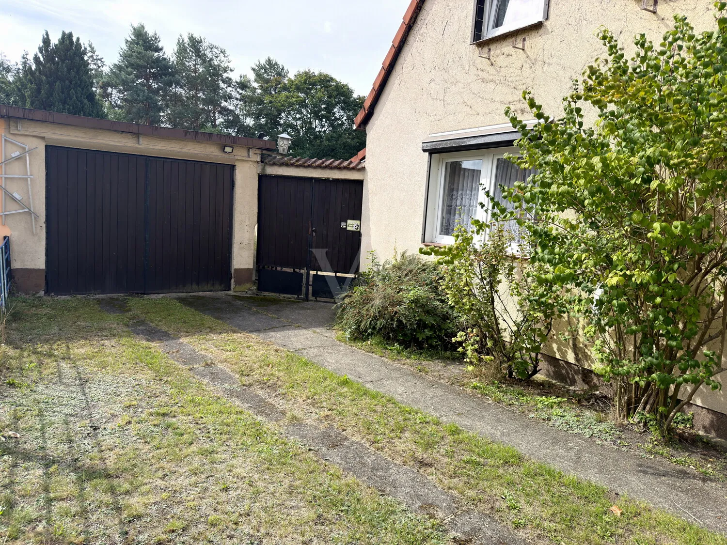 Außenbereich Einfahrt Garage